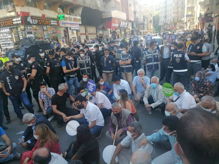 Diyarbakır'da anadil mitingi engellendi