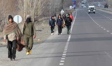 Taliban'dan kaçan Afganistan vatandaşları Türkiye'ye gidiyor