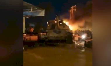 İran’da Hamaney aleyhine sloganlar atıldı, tank ateşe verildi