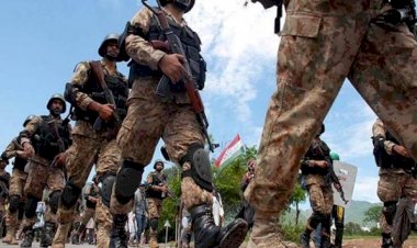 Pakistan, Afgan sınırına asker yığınağına başladı