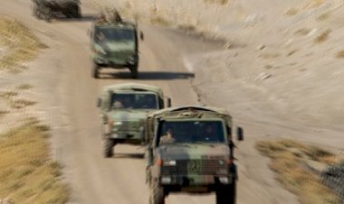 Yüksekova'da askeri minibüsün geçişi sırasında patlama!