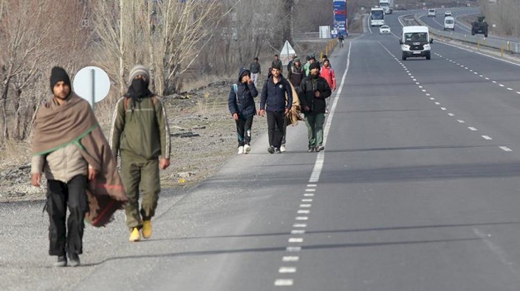 Taliban'dan kaçan Afganistan vatandaşları Türkiye'ye gidiyor