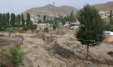 Van'da dün 6 evin yıkıldığı mahallede ikinci kez sel felaketi yaşandı