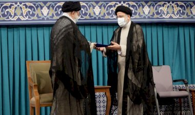 İran'ın yeni Cumhurbaşkanı Reisi, mazbatasını aldı