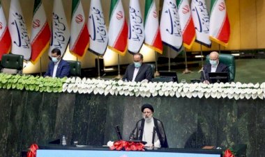 İran Cumhurbaşkanı İbrahim Reisi, yemin ederek göreve başladı