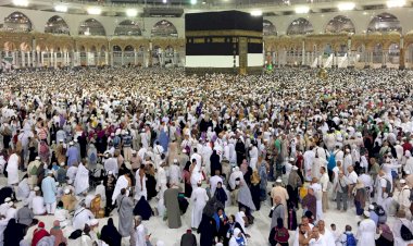 Suudi Arabistan umre için ayda 2 milyon kişi kabul edecek