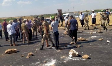 Urfa’da çiftçiler yol kesti, hükümeti istifaya çağırdı