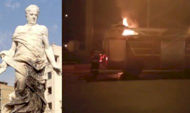 Mahabad’da Kürt şairin heykeli yakıldı