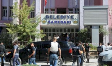 Diyarbakır'da HDP’li belediyelere atanan 5 kayyumun görev yeri değiştirildi