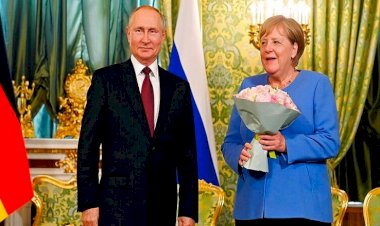 Merkel ve Putin Moskova'da bir araya geldi