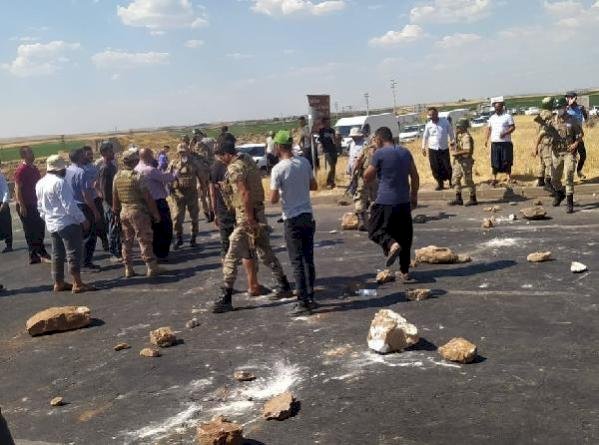 Urfa’da çiftçiler yol kesti, hükümeti istifaya çağırdı