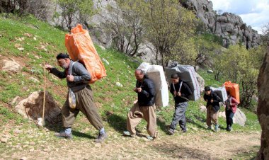 Türk askerleri Van sınırında Kürt kolberlere ateş açtı: 2 ölü, 3 yaralı
