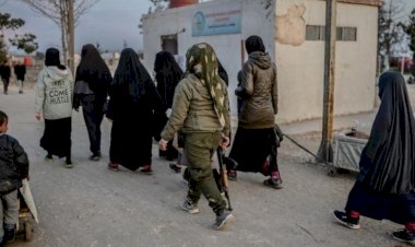 Almanya, Roj kampından 8 kadın ve 23 çocuğu geri aldı