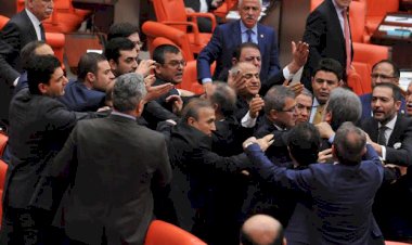 MHP'li isim HDP'li isme Meclis'te 'yavşak' dedi