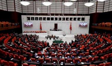 Yurt dışına asker gönderme tezkereleri TBMM'de