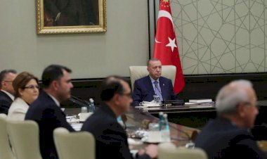 AKP'nin ilk dışişleri bakanı Yakış: 'Asıl Türkiye geri adım attı'