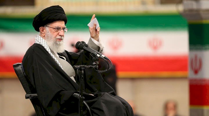 Azerbaycan, İran'ın dini lideri Hamaney'in ofisini kapattı