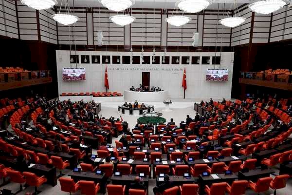 Yurt dışına asker gönderme tezkereleri TBMM'de