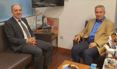 Bülent Arınç DEVA Partisi’ni ziyaret etti