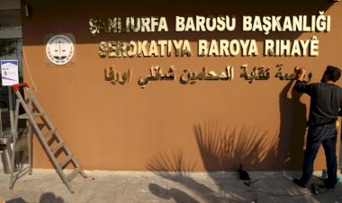 Urfa Barosu’na 3 dilli tabela asıldı