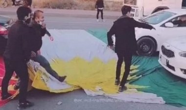 Süleymaniye'deki gösterilerde Kürdistan bayrağına saldırı