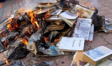 Türkiye'nin gönderdiği ders kitapları Suriye'de yakıldı
