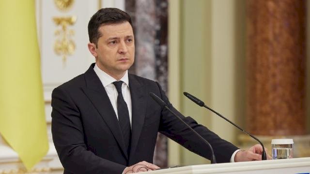 Zelenskiy: Rusya sınırlarımıza 100 bin asker yığdı