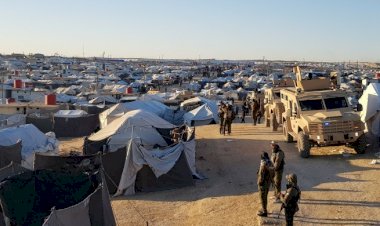 Hol Kampı’na baskın: Çok sayıda silah ele geçirildi