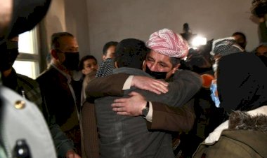 Mesrur Barzani, IŞİD saldırısında şehit düşen üç kardeşin ailesini ziyaret etti