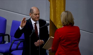 Almanya'nın yeni başbakanı Olaf Scholz oldu