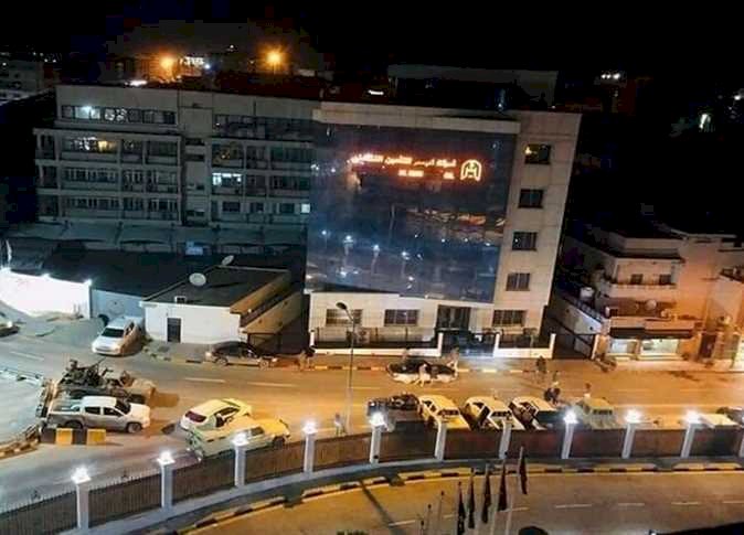 Libya'da silahlı gruplar başbakanlık binasını kuşattı