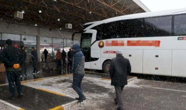 Yollar kapandı, yolcuların Diyarbakır otogarında bekleyişi sürüyor