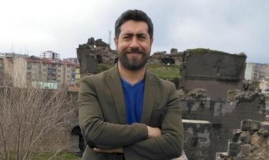 HezKurd Sözcüsü Barış Celalî: 'Uluslar kendi dilini koruduğunda tarihte şerefle anılırlar'