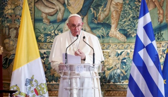 Papa Francis: Kadına şiddet tanrıya hakarettir