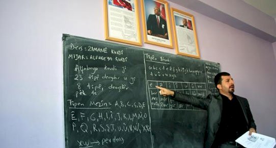 Öğretmenlerden ‘Kürtçe derslerini seçin’ kampanyası