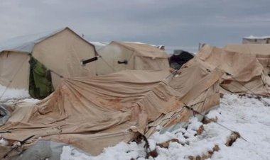 İdlib’deki kamplarda 2 bebek donarak öldü