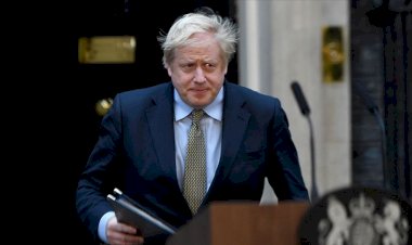 İngiltere Başbakanı Boris Johnson'ın 4 yardımcısı istifa etti!