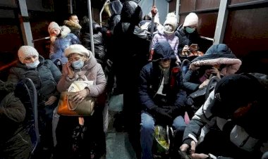 Ukrayna gerilimi yükseliyor: Donestk'te patlama sesi, 40 bin kişi Rusya'ya sığındı