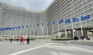 AB Rusya'ya karşı ilk yaptırım paketini açıkladı