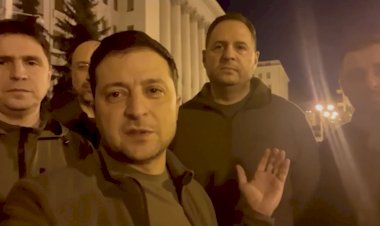 Zelenskiy Kiev sokaklarından seslendi: Silahlarımızı bırakmayacağız