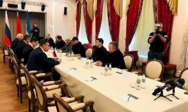 Ukrayna-Rusya görüşmesi başladı! İki ülkeden de peş peşe açıklama