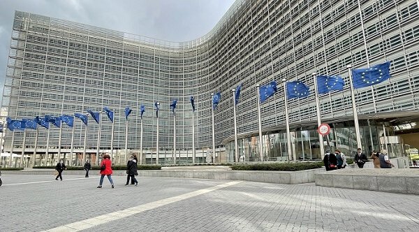 AB Rusya'ya karşı ilk yaptırım paketini açıkladı