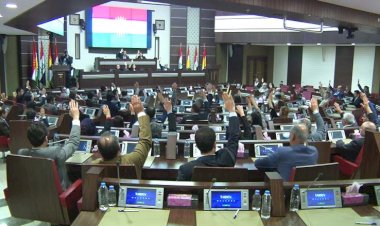 KYB Parlamenteri Türkmen parlamenterin anadilinde konuşmasını engellemeye çalıştı