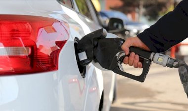 Benzin ve motorine art arda üçüncü zam!