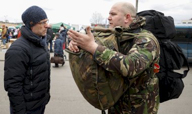 Ukrayna için savaşmak isteyen yabancı savaşçılar sınırı geçti