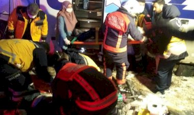 Sivas’ta yolcu otobüsü devrildi: 4’ü ağır 20 yaralı