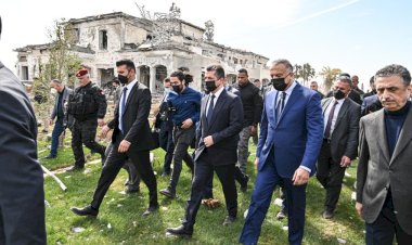 Kazımi, Başbakan Mesrur Barzani ile birlikte saldırıda zarar gören yerleri ziyaret etti