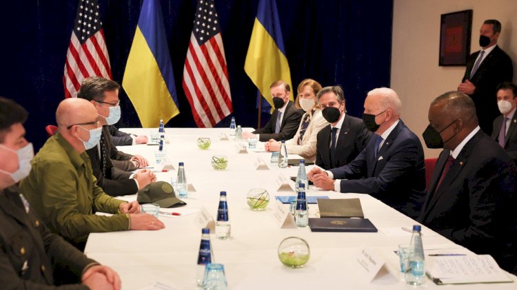 Biden Varşova'da: Ukraynalı bakanlarla ilk kez bir araya geldi
