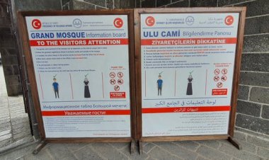 Diyarbakır Ulu Camii'nde 4 dil var Kürtçe yok!