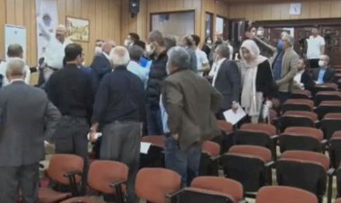 Akdeniz Belediye Meclisi’nde MHP ve HDP’liler arasında 'silah' gerginliği